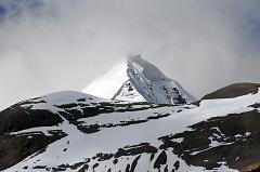 
About 30 minutes from the end of the descent from the Dolma La, a valley comes down from the Khando Sanglam La to join the main trail. This valley provides the only glimpse of the Eastern or crystal Face of Mount Kailash. The Kailash South Face is to the left and the North Face is to the right.
